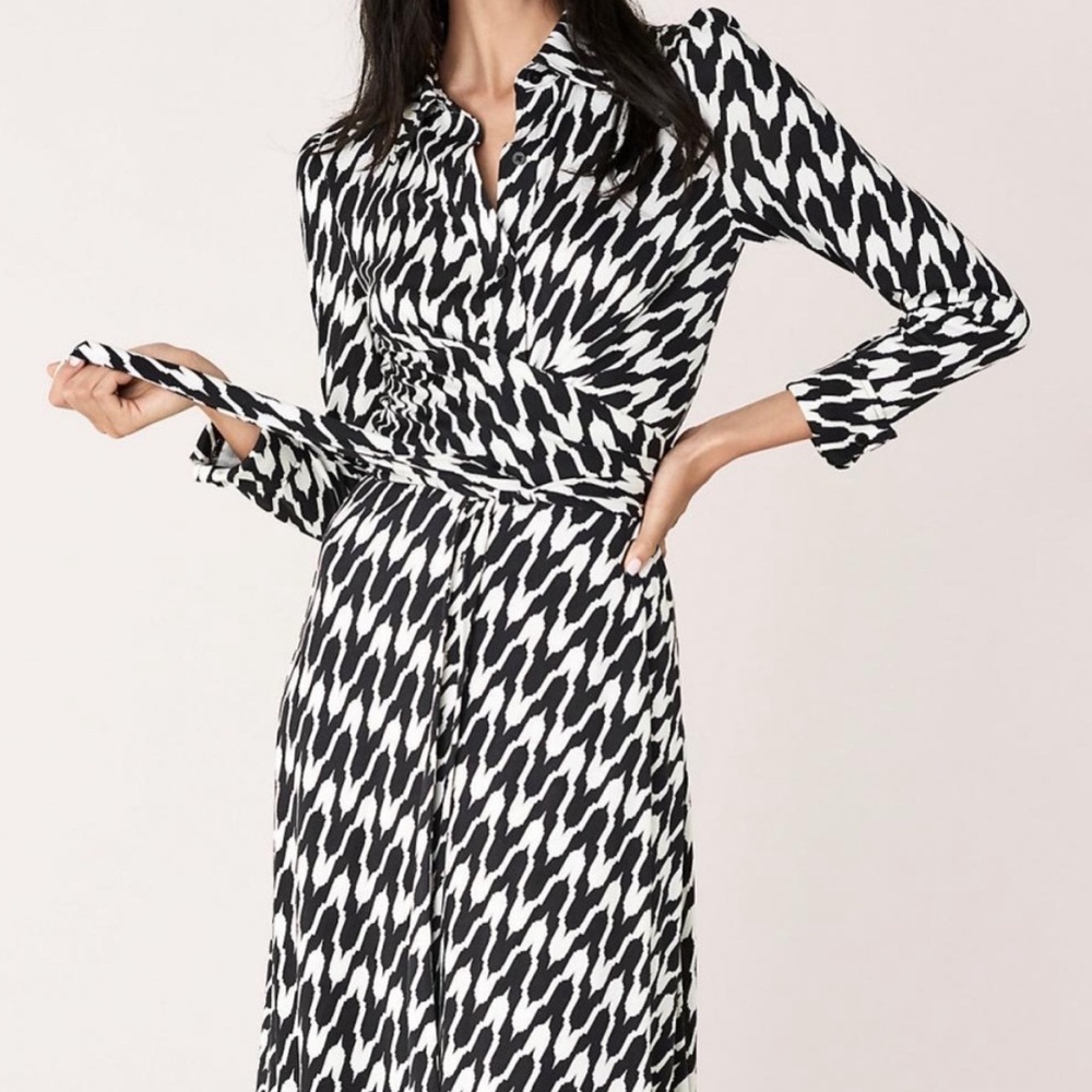 Black and white beautiful Diane Von Furstenberg mid houndstooth dress